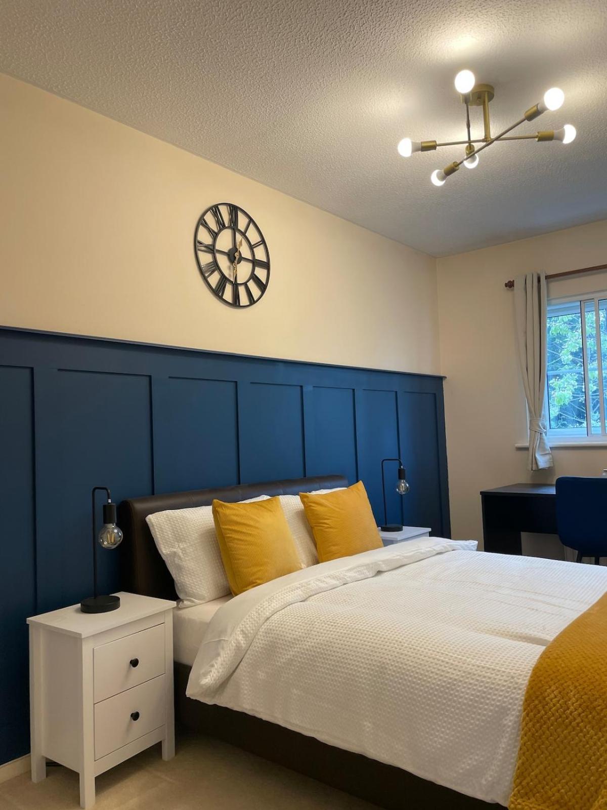 Modern 1 Bedroom Centre Including Free Parking *